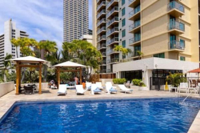 Minutes to Beach Pool Gym WFH Station Lanai